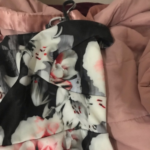 Dress. - Picture 4 of 6